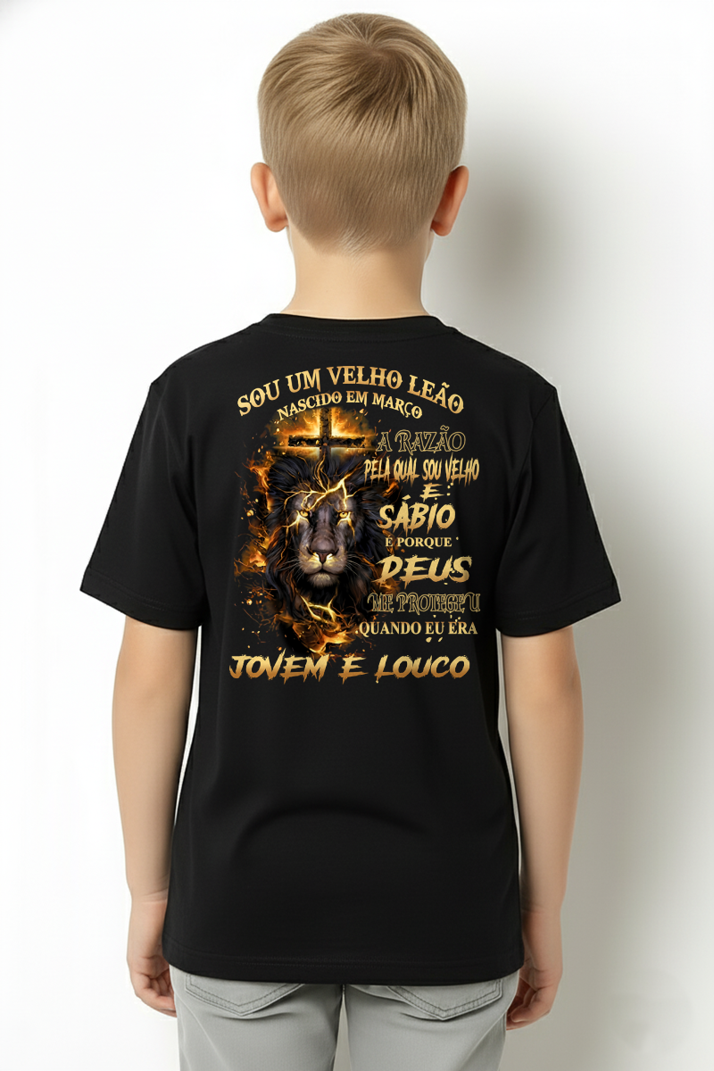MARÇO VELHO LEÃO CAMISETA – Deus Me Protegeu Quando Eu Era Jovem E Louco – Ideia Presente De Aniversário (SKU2605-370-03)