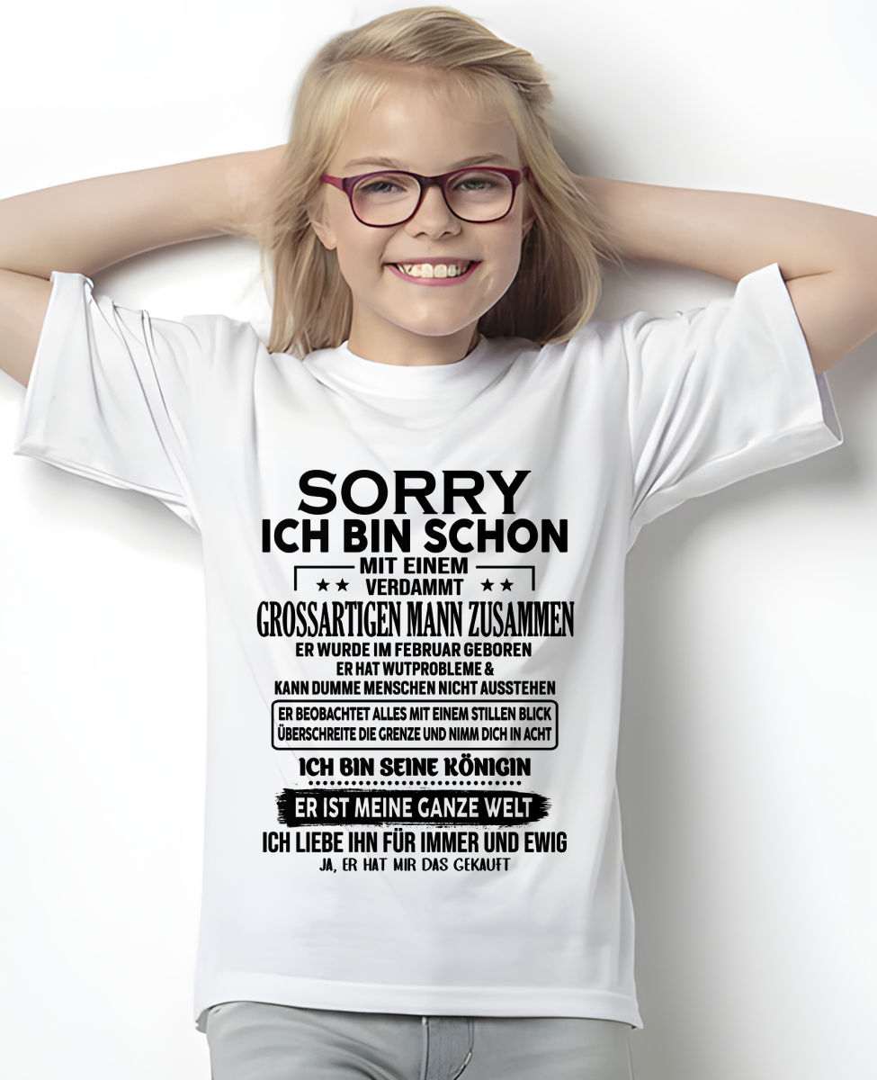 FEBRUAR TOLLER MANN T-SHIRT – Ich Bin Schon Mit Einem Verdammt Großartigen Mann Zusammen – Lustiges Geschenk Für Frauen (SKU2605-387-02)