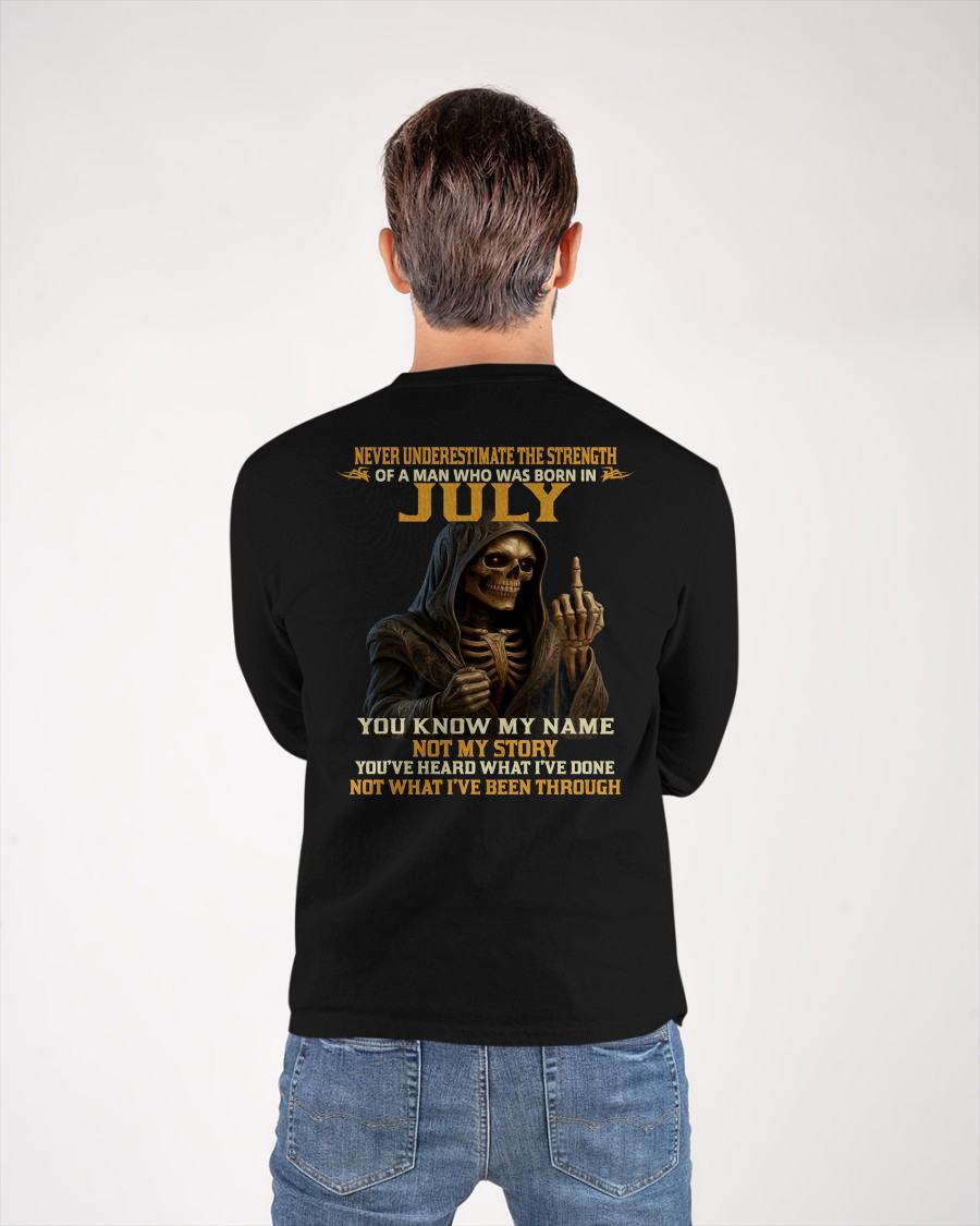 JULY - NEVER UNDERESTIMATE - BIRTHDAY T-SHIRT FOR MEN - KATE07 (SKU26T-01-06-07)