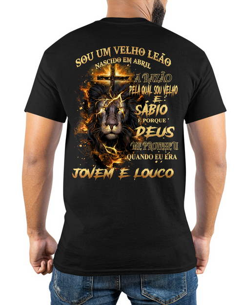 ABRIL VELHO LEÃO CAMISETA – Deus Me Protegeu Quando Eu Era Jovem E Louco – Ideia Presente De Aniversário (SKU2605-370-04)