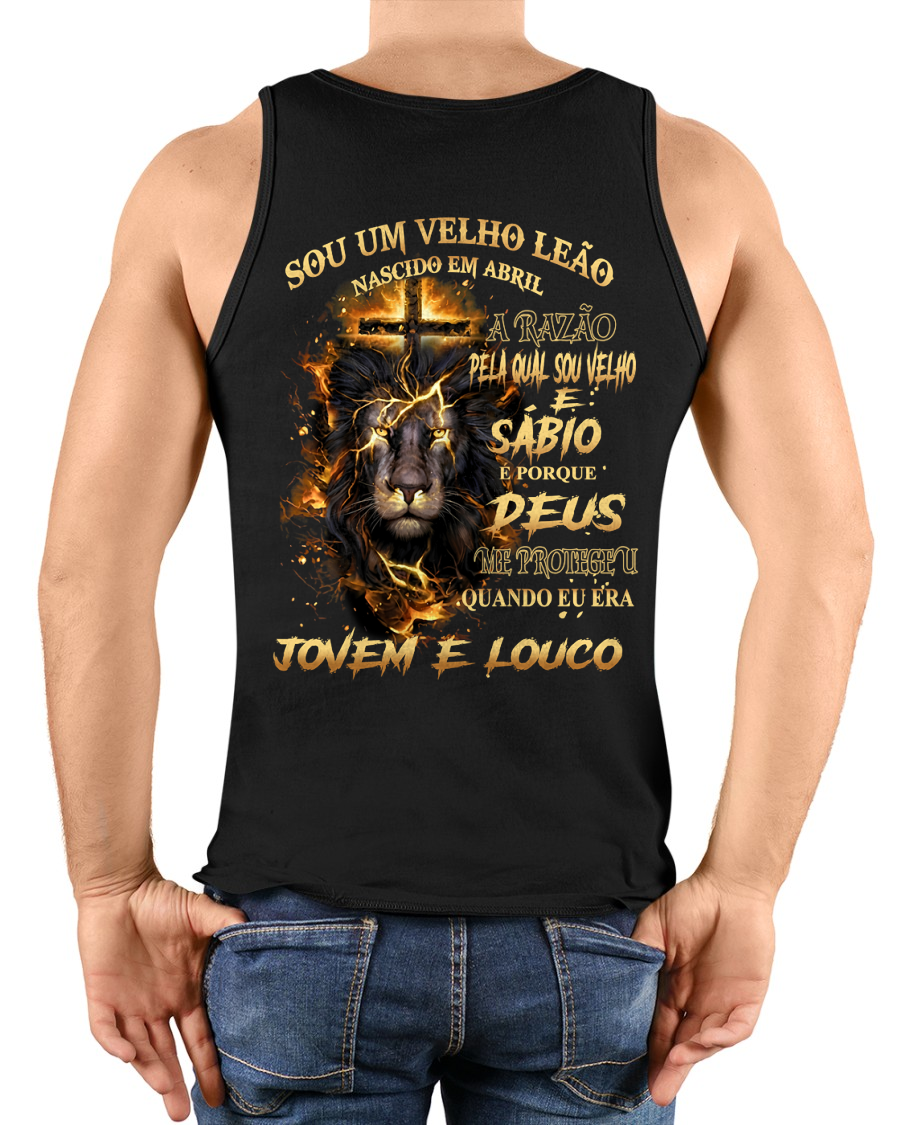 ABRIL VELHO LEÃO CAMISETA – Deus Me Protegeu Quando Eu Era Jovem E Louco – Ideia Presente De Aniversário (SKU2605-370-04)