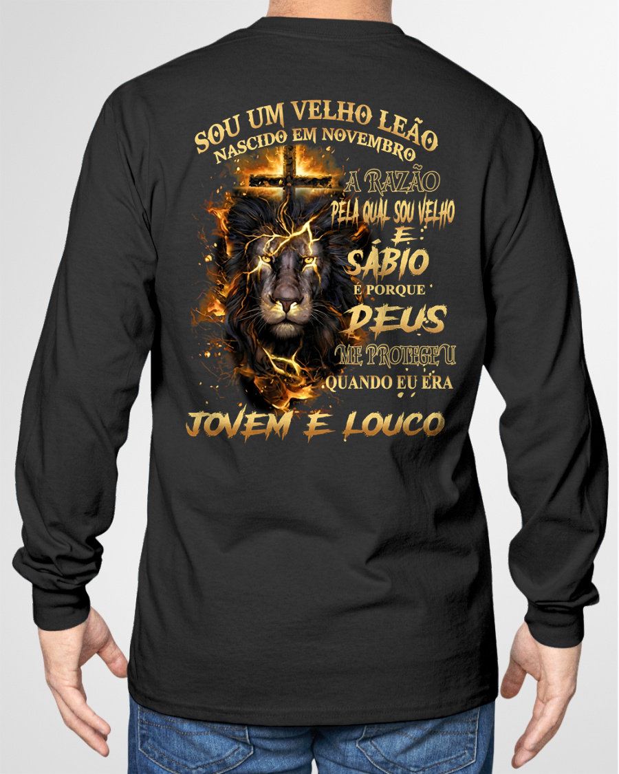 NOVEMBRO VELHO LEÃO CAMISETA – Deus Me Protegeu Quando Eu Era Jovem E Louco – Ideia Presente De Aniversário (SKU2605-370-11)