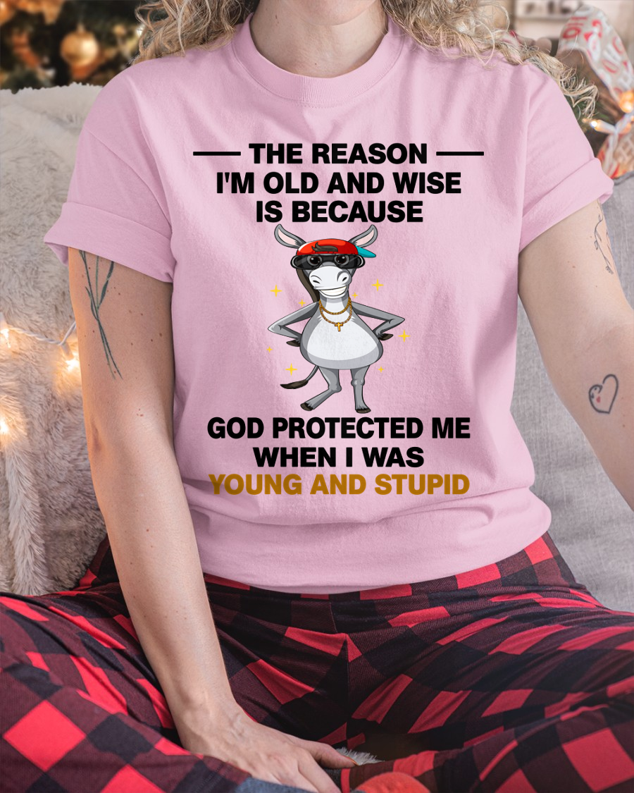 WOMAN SHIRT – Old And Wise Because God Protected Me – Birthday Gift Idea (SKU2604-325-00)