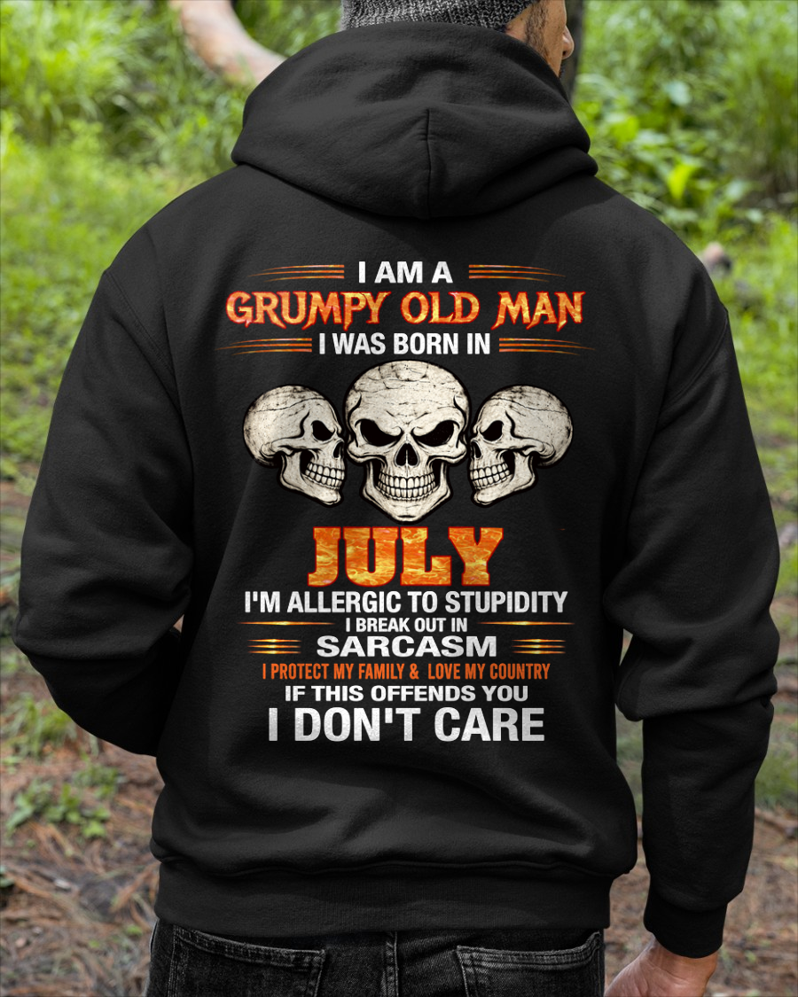 JULY – I Am A Grumpy Old Man Born In July Skull Sarcasm Shirt, Funny Gift For Men, Birthday Gift Idea (SKU2603-242-07)
