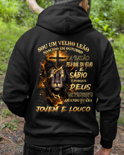 OUTUBRO VELHO LEÃO CAMISETA – Deus Me Protegeu Quando Eu Era Jovem E Louco – Ideia Presente De Aniversário (SKU2605-370-10)