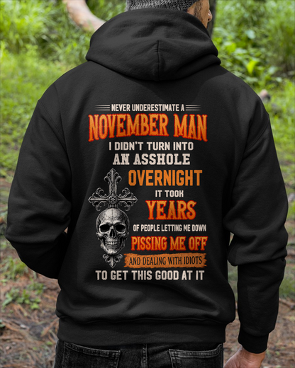 NOVEMBER - Never Underestimate A November Man - Funny Skull T-Shirt (SKU2607-301-11)