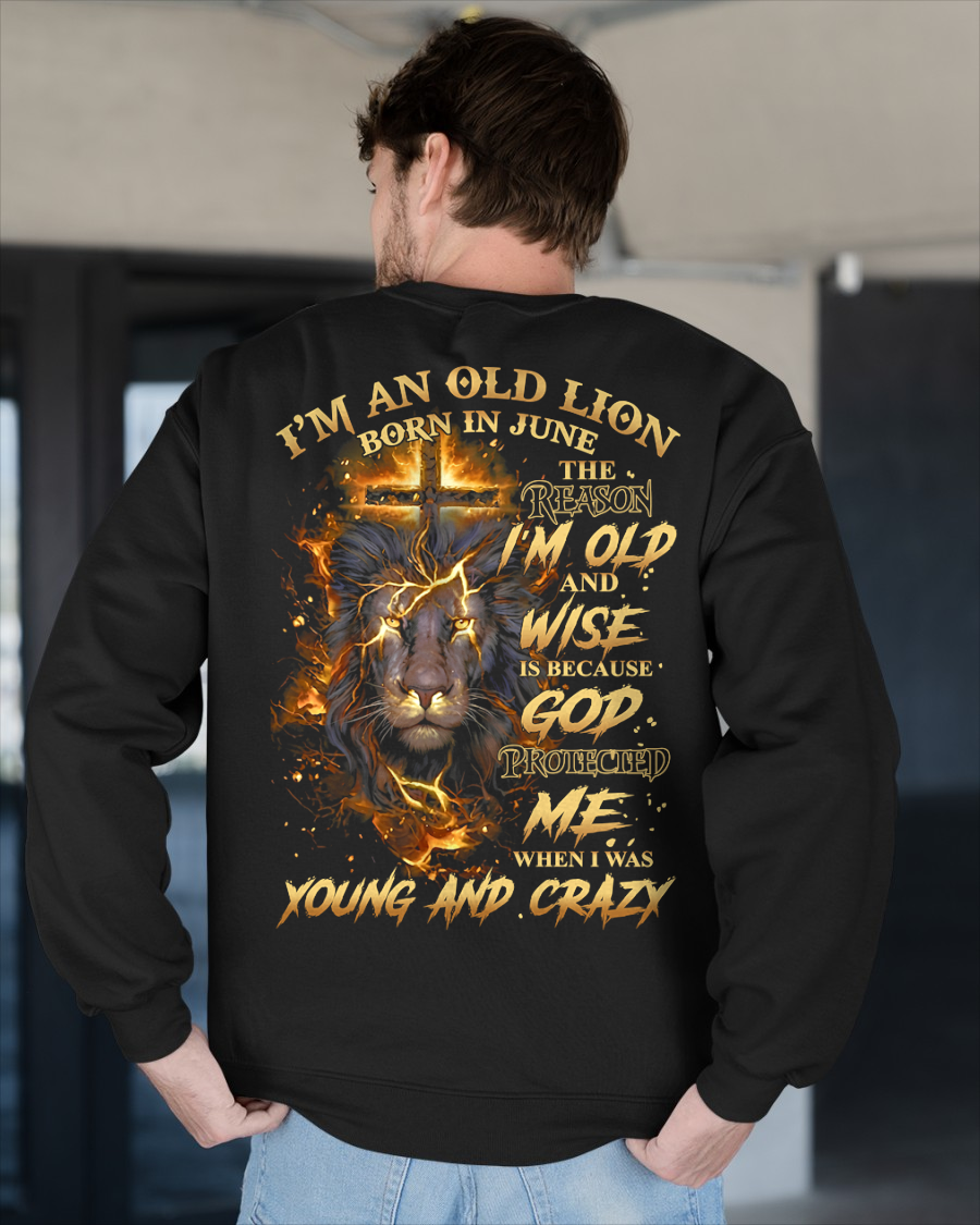 JUNE MEN SHIRT – I’m An Old Lion Born In June, The Reason I’m Old And Wise Is Because God Protected Me When I Was Young And Crazy – Birthday Gift For Men (SKU2602-73-06)