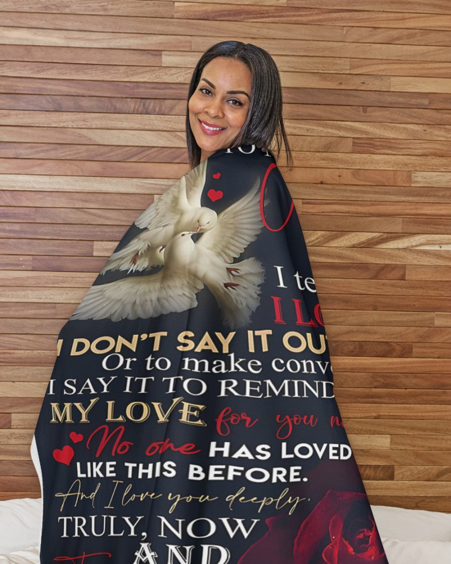 To My Wife – When I Tell You I Love You, I Say It to Remind You That My Love for You Never Changes, Truly Now and Forevermore – From Husband to Wife Anniversary, Valentine’s Day & Wedding Gift Blanket (SKU2602-38)